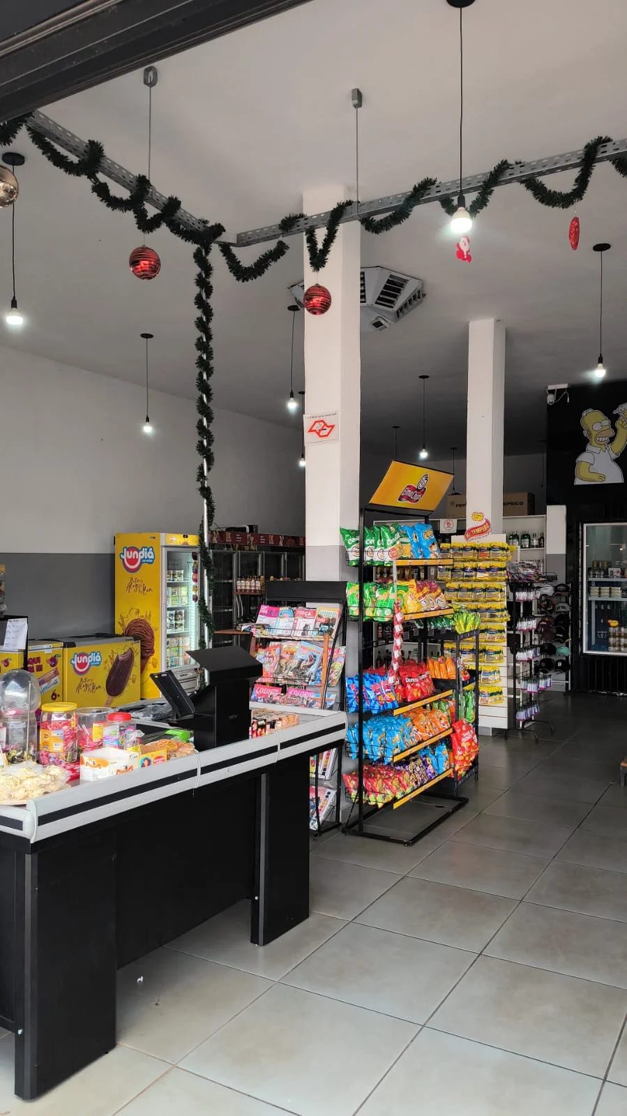 Chopeiras, freezers e prateleiras da DK Bebidas em Araraquara